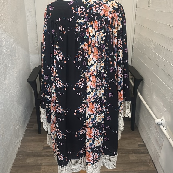 Umgee Boho Navy Floral Kimono with Lace Trim Size 1XL/2XL - Picture 5 of 5